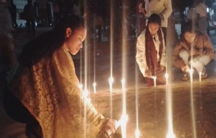 Gerakan malam Seribu Lilin Anti Human Traficking di Kampus STPM Santa Ursula, Sabtu (16/12/2023) malam.