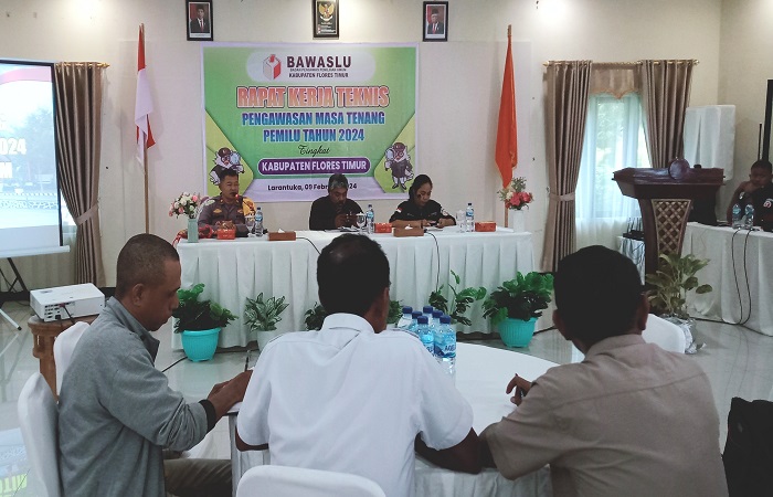Rapat Kerja Pengawasan Masa Tenang di Flores Timur, Hanya Dua Parpol yang Hadir. Foto: Wentho Eliando