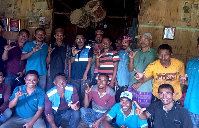 Suasana pertemuan/sosialisasi air bersih di rumah gendang di Dusun Torok, Desa Pong Majok, Kecamatan Lembor Mabar NTT, Jumat (1/3/2024), antara warga Dusun Torok-Pemdes Pong Majok bersama Perumda Air Minum Wae Mbeliling. 