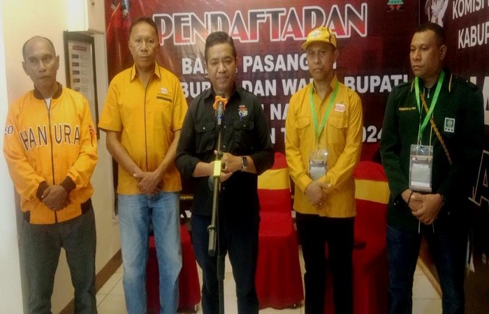 Ketua KPU Nagekeo dan Tim Koalisi Paket Gerbang Emas saat melakukan konfrensi pers di KPU Nagekeo, Rabu (28/8/2024) 