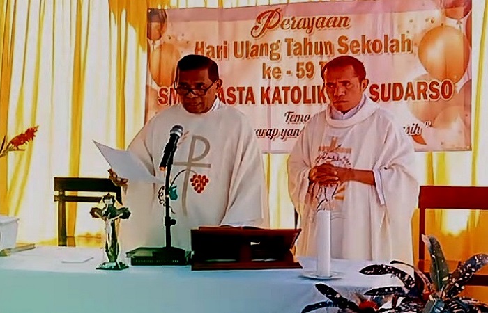 Perayaan Ekaristi HUT ke-59 SMP Swasta Katolik Yos Sudarso Ende.