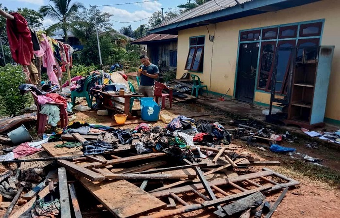 Rumah Yuliana Nerlin  di Desa Lenang, Kecamatan Lamba Leda Selatan-Kabupaten Manggarai Timur terbakar, Kamis, (3/10/2024) pukul 22.27 terbakar.