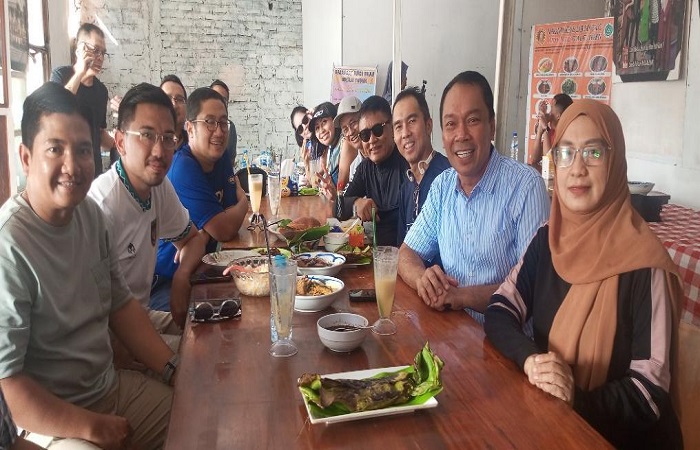 Nur Alwi, Oner Pondok Flores Labuan Bajo saat itu mengucapkan terima kasih kepada Raja Solo dan Dirut Jasaharja karena telah mengunjungi tempat usahanya itu, Pondok Flores. 