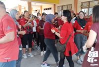 Ratusan Warga Ende Ikut Senam Zumba di Hari Imlek. (FOTO: WILLY ARAN)
