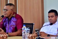 Wakil Bupati Terpilih Kabupaten Sikka Simon Subandi Supriadi (kiri) bersama Ketua DPRD Sikka Stefanus Sumandi. (FOTO: EBED DE ROSARY).