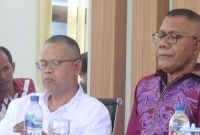 Rektor Universitas Nusa Nipa (Unipa) Maumere, Dr.Jonas K.G.D.Gobang,S.Fil,MA (baju putih) dan Wakil Bupati Terpilih Kabupaten Sikka, Simon Subandi Supriyadi
