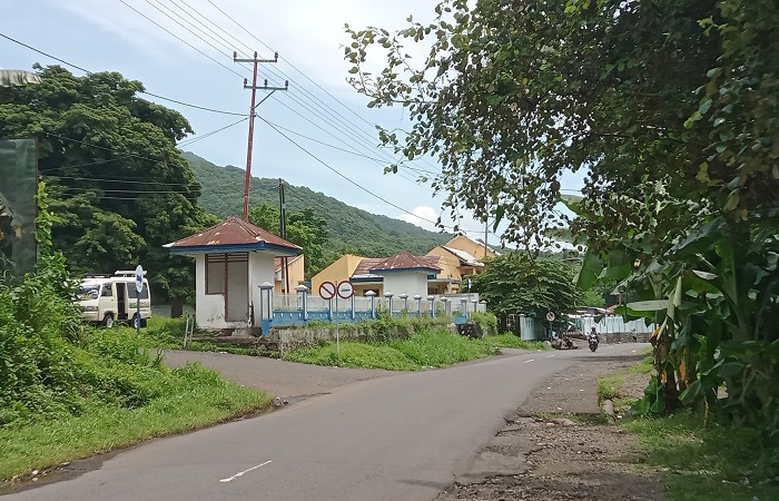 Terminal Lamawalang di bagian barat Kota Larantuka, Kabupaten Flores Timur, NTT. (FOTO: WENTHO ELIANDO)