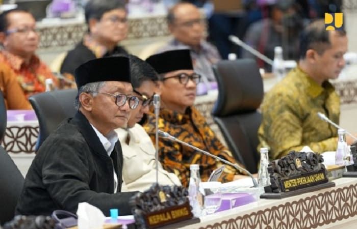 Rapat Kementerian  PU Dody Hanggodo dengan Komisi V DPR RI terkait Efiseinsi Tahun Anggaran 2025, Kamis (6/2/2025).(dok. Kementerian PU)