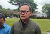 Wakil Menteri Dalam Negeri Bima Arya Sugiarto saat memberikan keterangan, Minggu (9/2/2025).(KOMPAS.com/Egadia Birru)