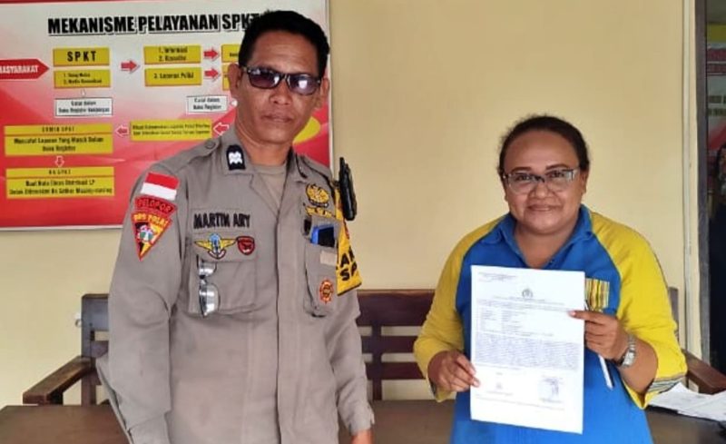 Pelapor Maria Kristiani Yosepha saat berada di SPKT Polres Sikka. (FOTO: HUMAS POLRES SIKKA)