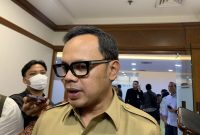 Wakil Menteri Dalam Negeri (Mendagri) Bima Arya saat ditemui di Kemenko Pangan, Thamrin, Jakarta Pusat, Senin (3/3/2025).(KOMPAS.com/FIRDA JANATI)