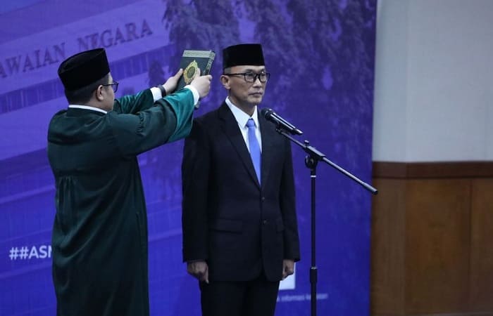 Zudan Arif Fakrulloh dilantik sebagai Kepala Badan Kepegawaian Negara (BKN) di Jakarta, Selasa (7/1/2025). (DOK. Humas Kemenpan RB)

