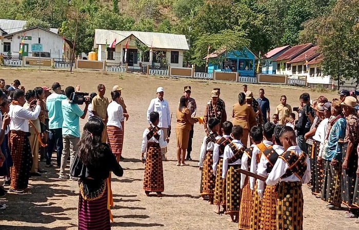 Warga Malawona Sambut Bupati dan Wakil Bupati Nagekeo.
