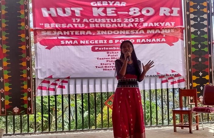 Penampilan siswa SMAn 8 Poco Ranaka, Manggarai Timur.