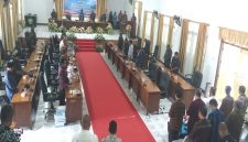 Suasana rapat paripurna penutupan masa persidangan tiga tahun sidang pertama DPRD Kabupaten Flores Timur, Nusa Tenggara Timur (NTT), Kamis (11/9/2025) pagi. (FOTO: WENTHO)