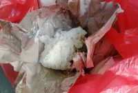 Nasi sudah basi ditemukan di posko bencana Desa Sawu-Mauponggo. 