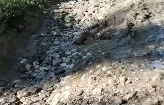 Kondisi jalan Provinsi Dangka Mangka- Benteng Jawa- Dampek yang tersisa hanya batu dasar jalan.