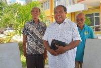 Ketua Yayasan Sukma, Romo Simon Nama Pr  (baju putih)  memberikan keterangan pers, Rabu (11/2/2026).