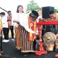 Bupati Manggarai Timur, AgasAndreas memukul gong pembukaan expo pendidikan,Selasa (28/4/2026).