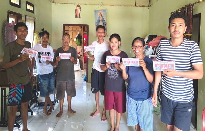 Warga RT 01 Wae Sambi, Desa Batu Cermin, Kecamatan Komodo, Kabupaten Manggarai Barat, Nusa Tenggara Timur (NTT) peserta pemilihan Ketua RT periode 2026-2034, Minggu (19/4/2026).