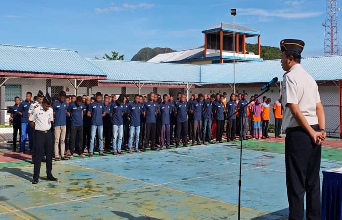 Apel Deklarasi Zero Handphone, Pungutan Liar, dan Narkoba di lapangan internal Rutan Bajawa, Senin (20/4/2026).