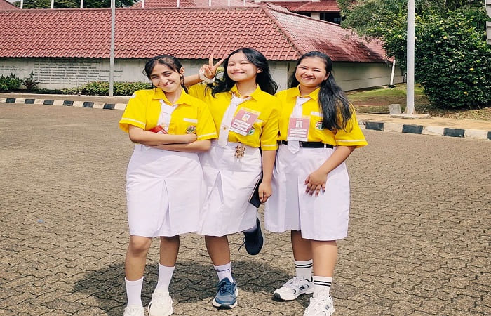 Siswi SMAK Regina Pacis Bajawa, Kabupaten Ngada siap menempuh pendidikan di Universitas Indonesia.
