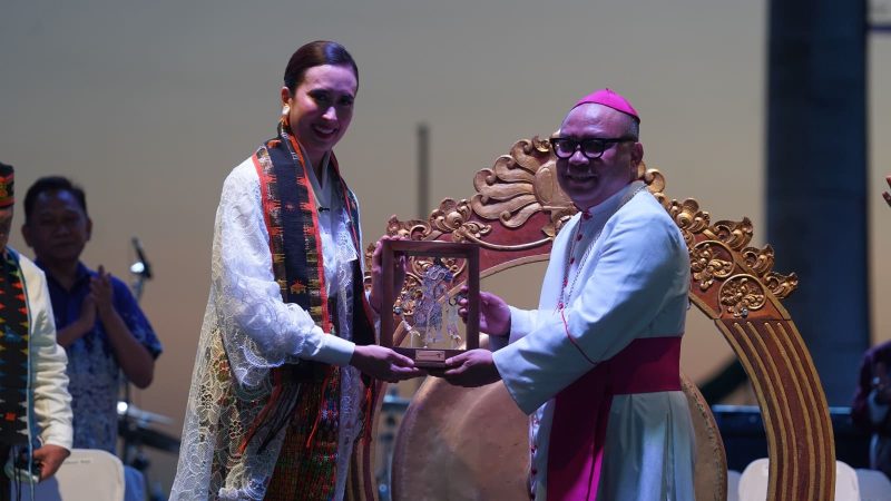 Menteri Pariwisata membuka festival yang mempertemukan iman, budaya, seni, dan masyarakat di Kawasan Marina Waterfront Labuan Bajo, 10–15 Agustus 2026.