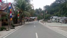 Ruas jalan Nangamboa - Watumite di Kampung Koporombo, Desa Tenda - Ondo, Ende, NTT.