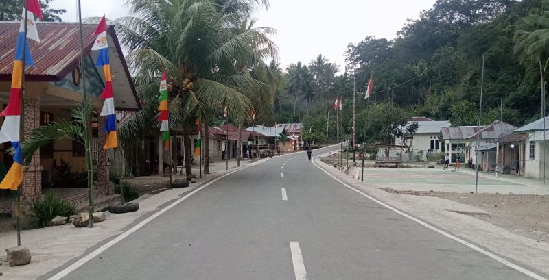 Ruas jalan Nangamboa - Watumite di Kampung Koporombo, Desa Tenda - Ondo, Ende, NTT.