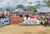 Ordo Karmel Distribusikan 3,7  Ton Beras ke Lokasi Terdampak Gempa di Reok Barat dan Reok