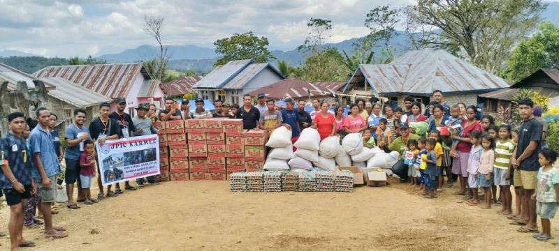Ordo Karmel Distribusikan 3,7  Ton Beras ke Lokasi Terdampak Gempa di Reok Barat dan Reok