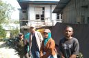 Tim Dinas Pertanian, Kabupaten Manggarai melakukan pendataan rumah dan bangunan yang mengalami kerusakan dari RT ke RT.
