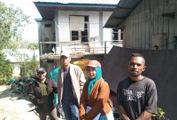 Tim Dinas Pertanian, Kabupaten Manggarai melakukan pendataan rumah dan bangunan yang mengalami kerusakan dari RT ke RT.