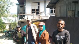 Tim Dinas Pertanian, Kabupaten Manggarai melakukan pendataan rumah dan bangunan yang mengalami kerusakan dari RT ke RT.