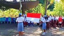 Suasana Apel Bendera HUT Kemerdekaan RI ke-81, Senin (17/8/2026) di RT 15 Kelurahan Sarotari Tengah, Kabupaten Flores Timur, Pulau Flores, NTT. Foto: Istimewa