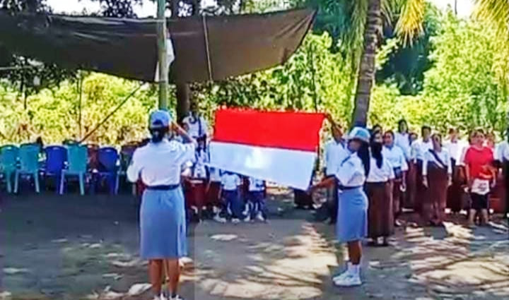 Suasana Apel Bendera HUT Kemerdekaan RI ke-81, Senin (17/8/2026) di RT 15 Kelurahan Sarotari Tengah, Kabupaten Flores Timur, Pulau Flores, NTT. Foto: Istimewa