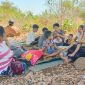 Warga Desa Aeramo, Kecamatan Aesesa, Kabupaten Nagekeo Mengungsi di bukit.
