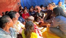 Julie Laiskodat di Tenda Pengungsian,Desa Saga, Kabupaten Ende.