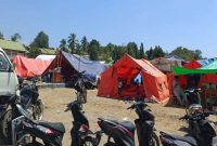 Warga Kecamatan Reok, Kabupaten Manggarai Bertahan diTenda Pengungsian.