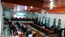 Suasana Rapat Paripurna Kedua dengan Agenda Pidato Pengantar Nota Keuangan atas Rancangan Perubahan APBD Kabupaten Flores Timur Tahun Anggaran 2026 di DPRD Flores Timur, Senin (21/9/2026).