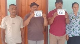 Calon Kades Bobawa dengan Nomor urut 1, Bertolomeus Age, Nomor urut 2, Petrus Riwu, bersama Penjabat Kepala Desa Bobawa, Ibu Anselina Dhei dan Panitia Pilkades Kecamatan Golewa Selatan, Fransiskus X.Jawa. 