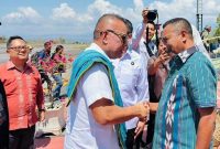 Wabup Ngada, Bernadinus Dhey Ngebu (kanan) terimapejabat Kemenko Pangan di Bajawa, Kamis (24/9/2026).