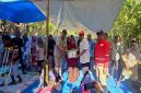 Pengurus PMi Pusat dan PMI Kabupaten Ende serahkan bantuan non food untuk pengungsi di Kelurahan Rewarangga Selatan,Kabupaten Ende.