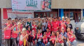 Team PMI SSumutdan PMI Kabupaten Ende pose bersama di Stadion Marilonga, Sabtu (12/9/2026).