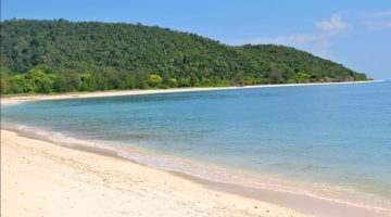 Pantai Laing Lewe di Pantai Utara Kabupaten Manggarai Timur.