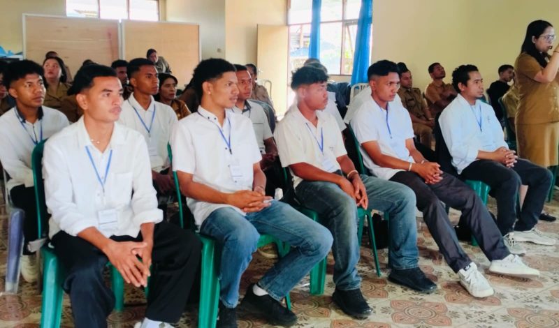 Peserta pelatihan barber pria yang digelar Dinas Tenaga Kerja dan Transmigrasi Ngada
