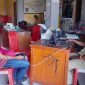 Lurah Onekore, Kwirinus Viktor Bae (Kanan) dan Konsultas rumah layak huni, Yohanes Adelheid.