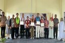 Pembicara dan Petinggi Stipas Kupang pose bersama usai kuliah umum.